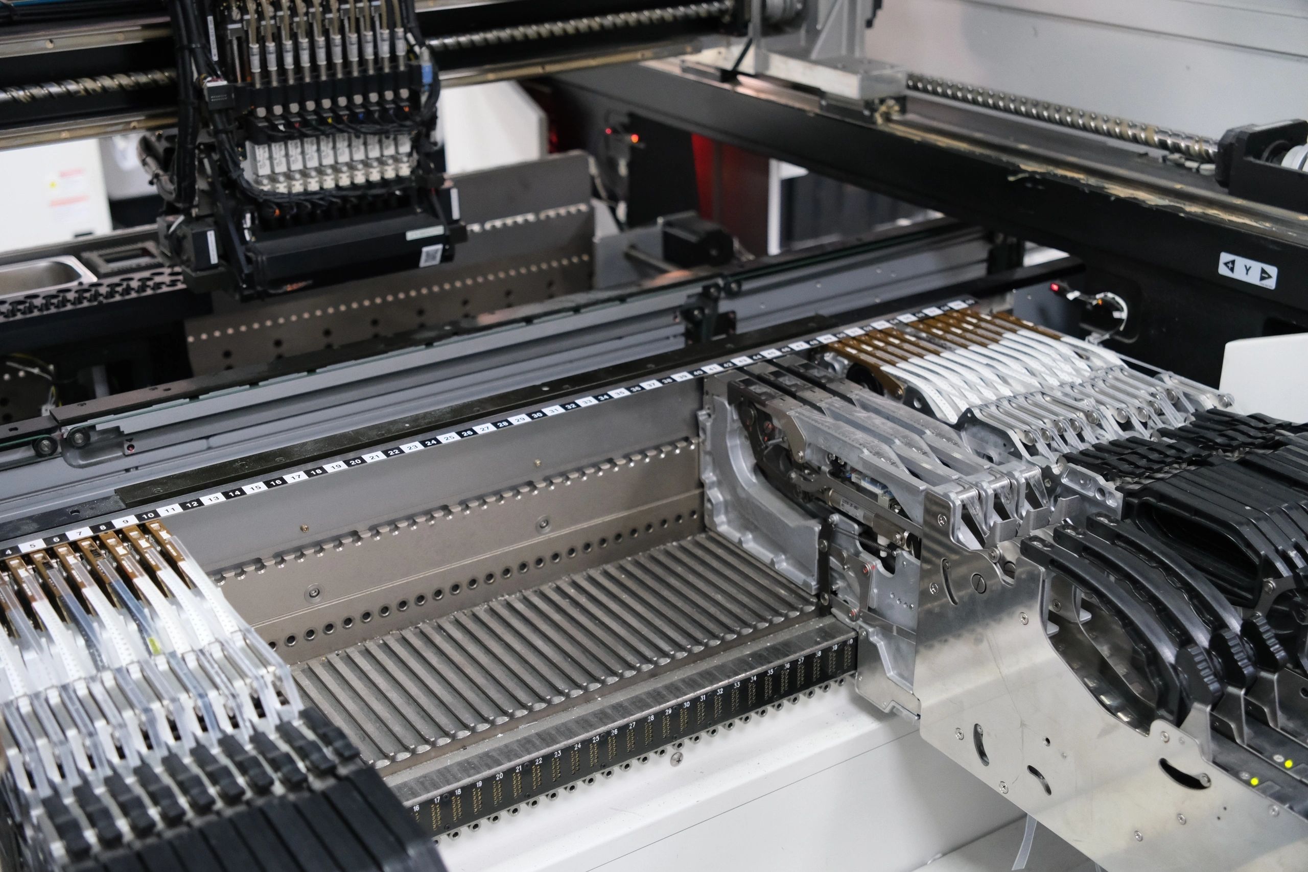 Component feeders and placement heads inside SMT production equipment